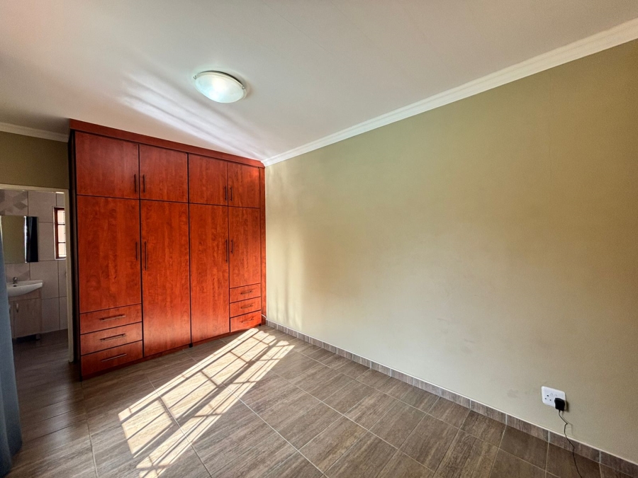 6 Bedroom Property for Sale in Flamwood North West